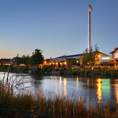Holiday Inn Express & Suites - Bend South By Ihg Exterior photo