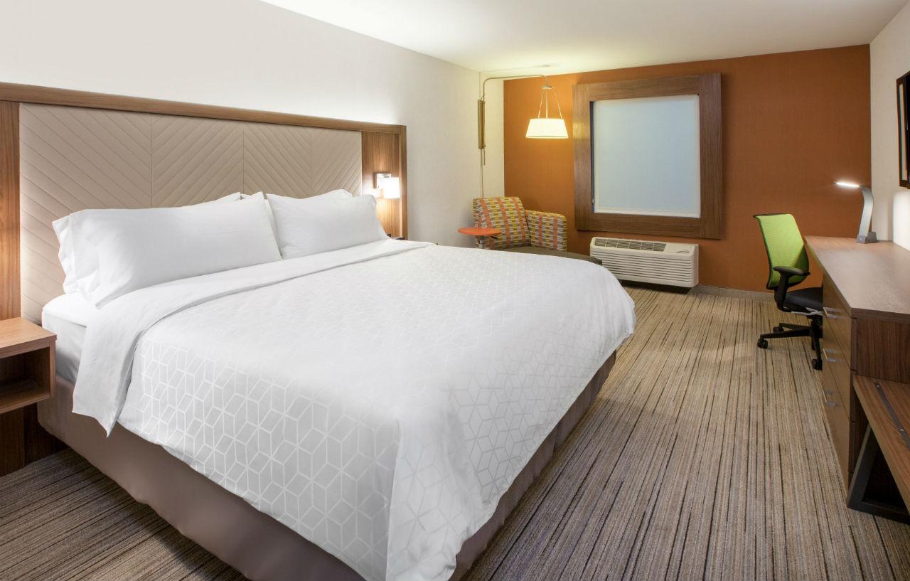Holiday Inn Express & Suites - Bend South By Ihg Exterior photo