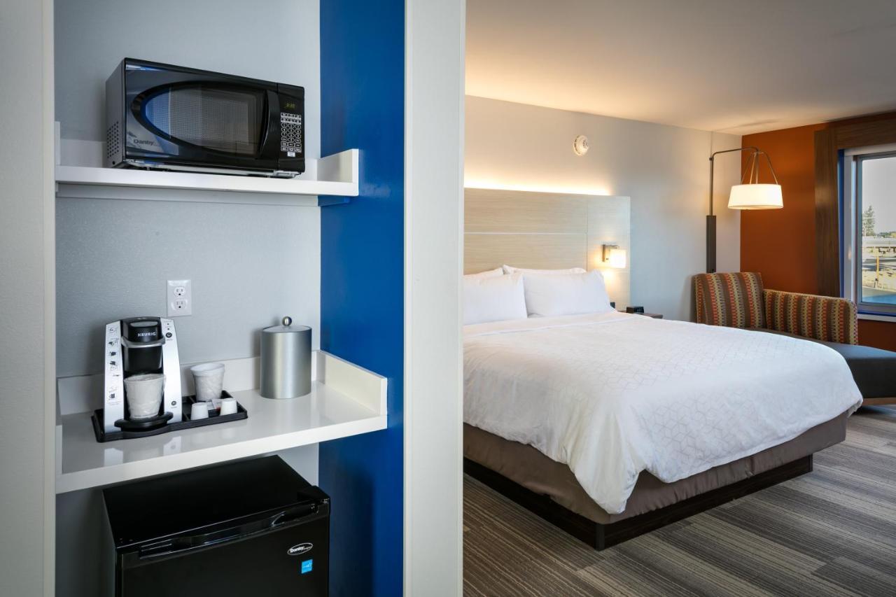 Holiday Inn Express & Suites - Bend South By Ihg Exterior photo