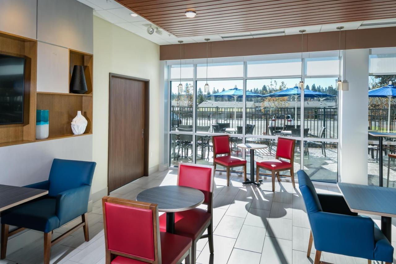 Holiday Inn Express & Suites - Bend South By Ihg Exterior photo
