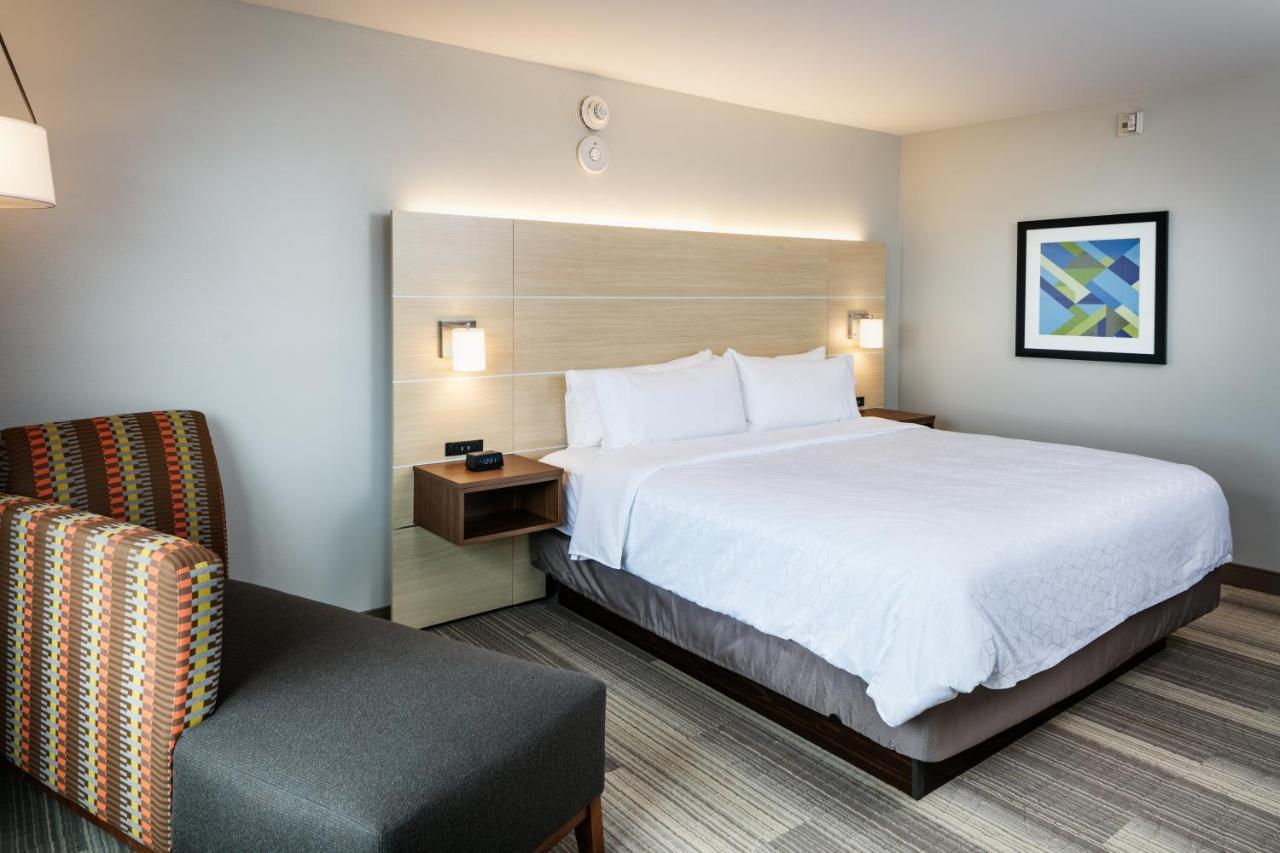 Holiday Inn Express & Suites - Bend South By Ihg Exterior photo