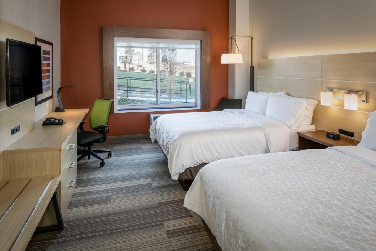 Holiday Inn Express & Suites - Bend South By Ihg Exterior photo