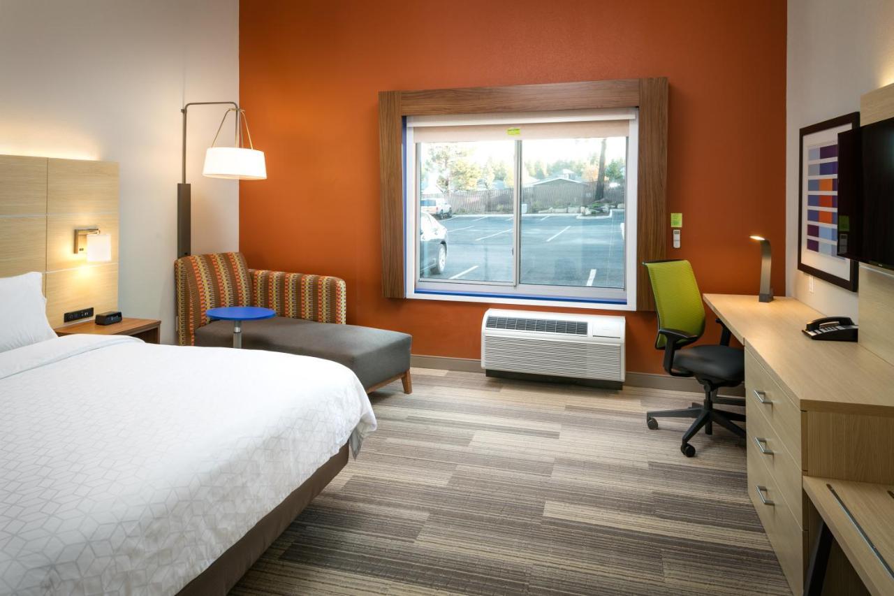 Holiday Inn Express & Suites - Bend South By Ihg Exterior photo