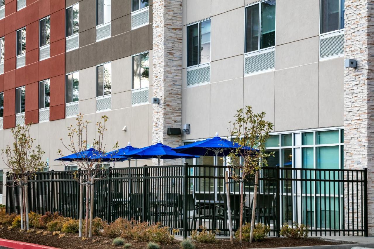 Holiday Inn Express & Suites - Bend South By Ihg Exterior photo